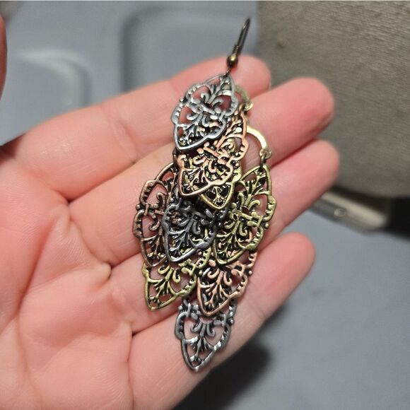 Dangling tri color fashion earrings - Picture 4 of 4